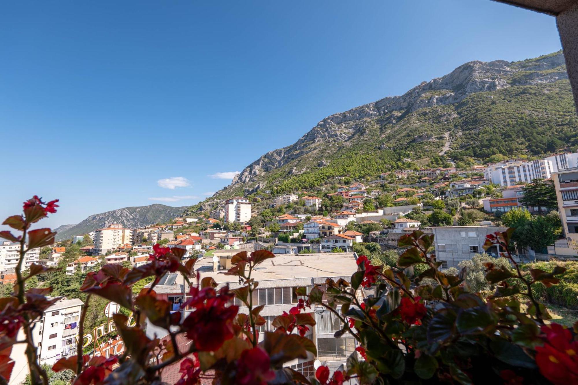 Hotel Dior Krujë Exteriör bild