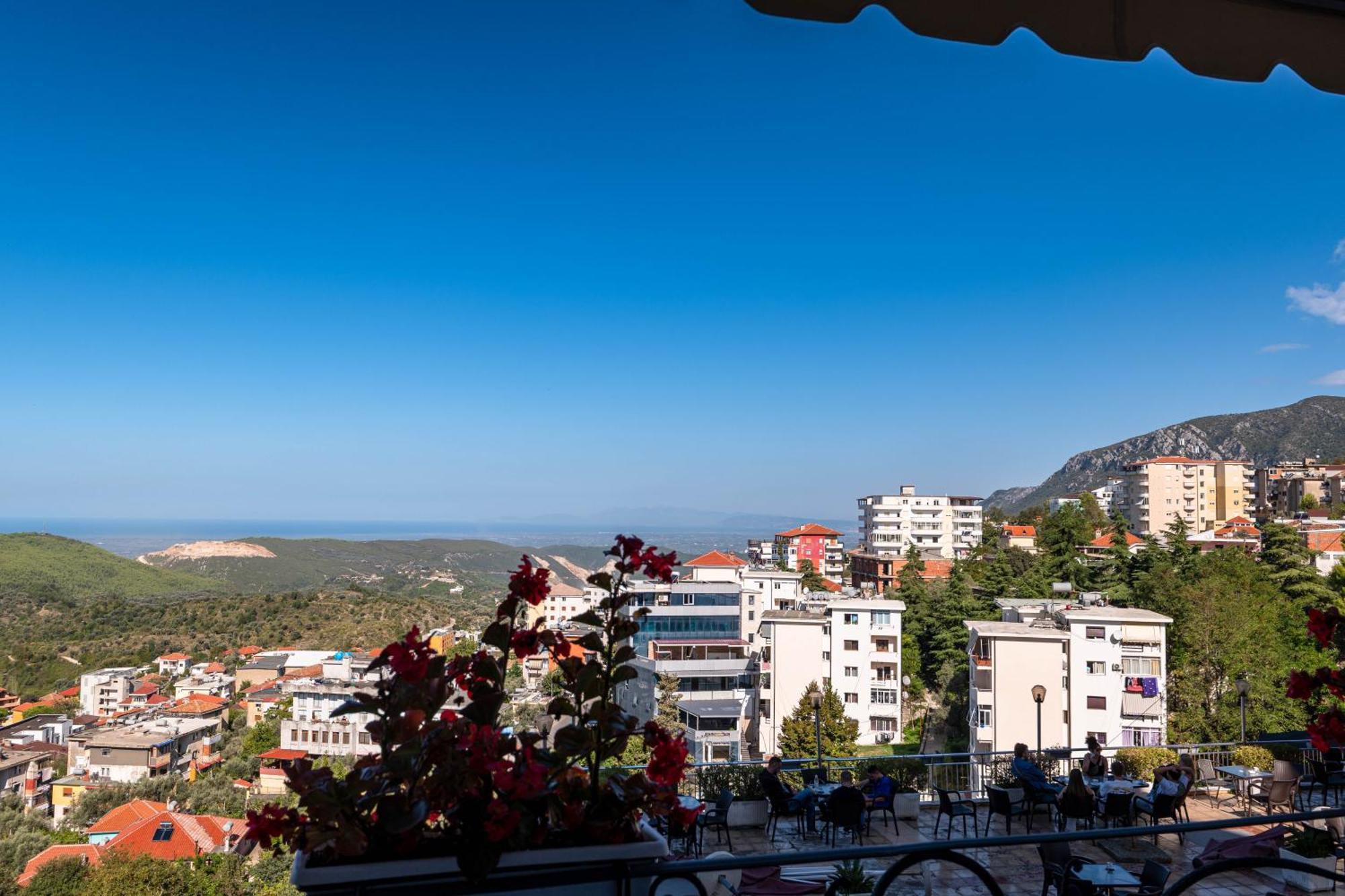 Hotel Dior Krujë Exteriör bild