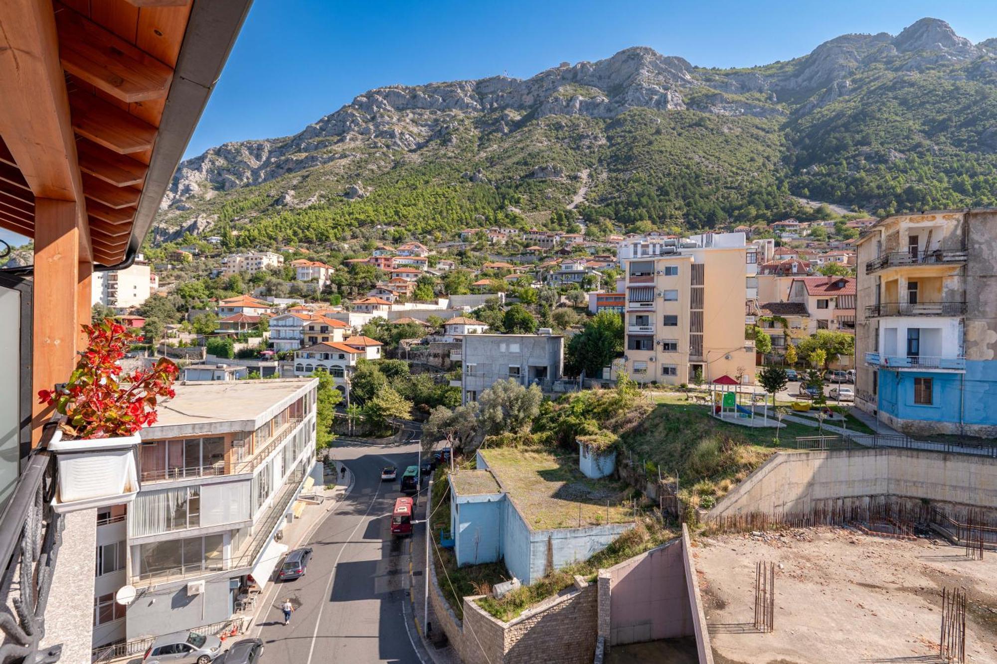 Hotel Dior Krujë Exteriör bild