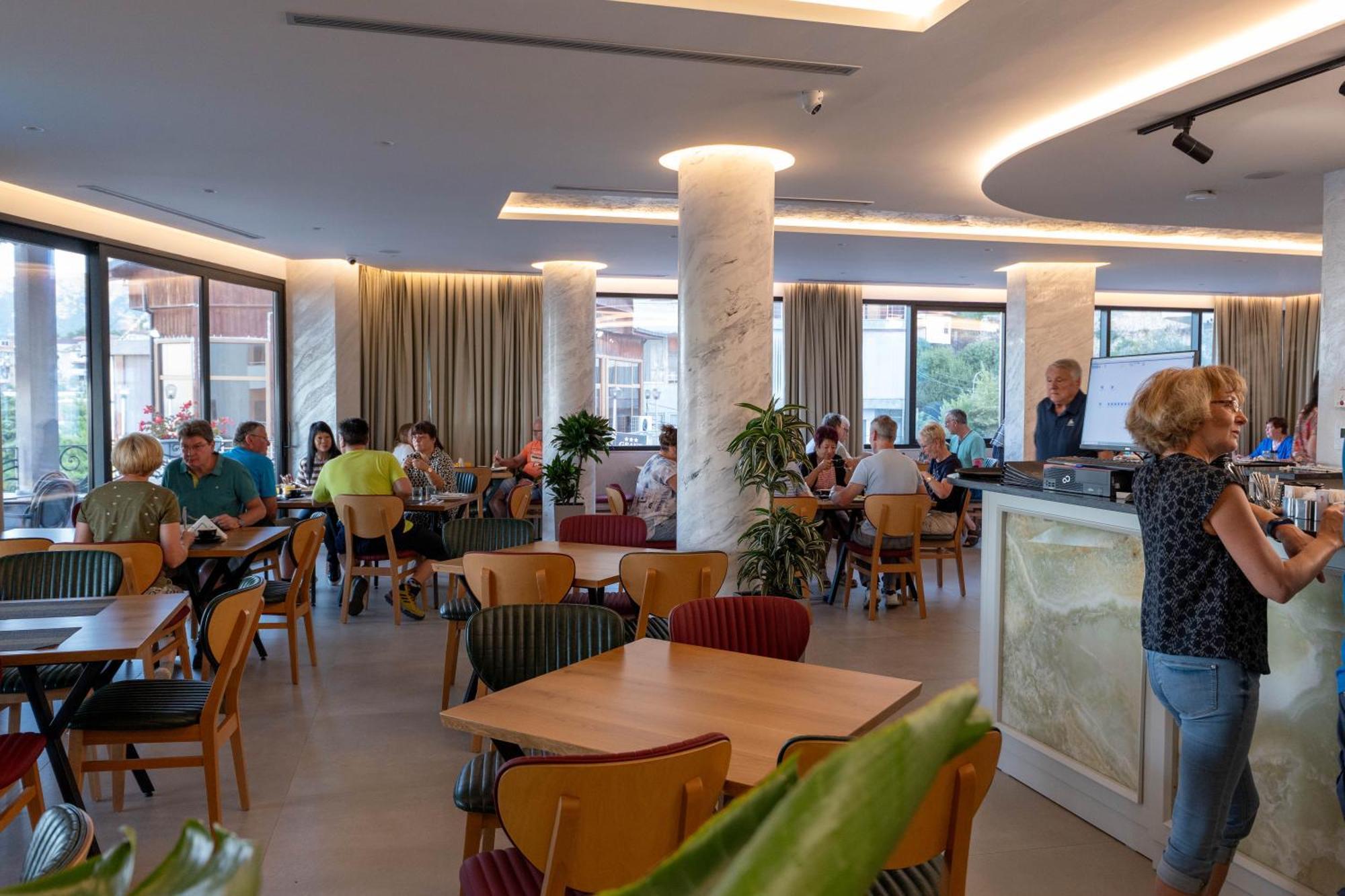 Hotel Dior Krujë Exteriör bild