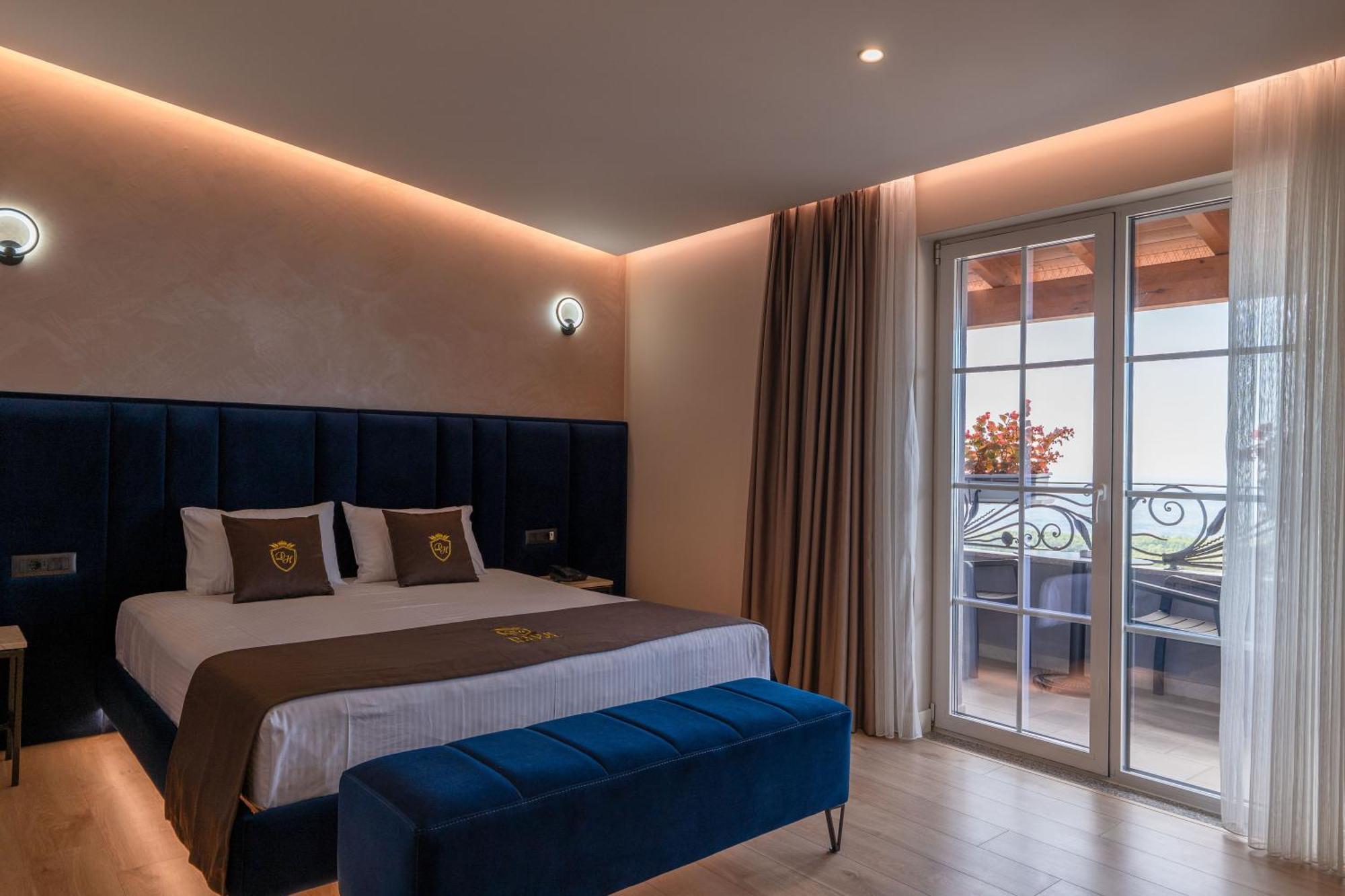 Hotel Dior Krujë Exteriör bild